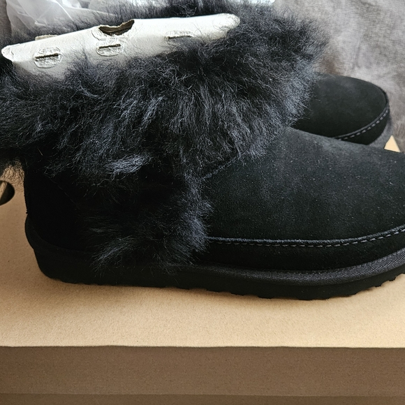 UGG Black Fluffy Winter Boots – Cozy, Chic & Timeless. - Picture 2 of 8